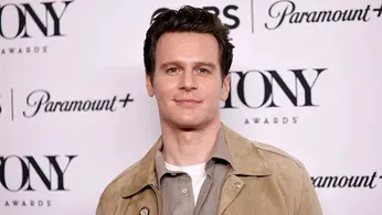Watch: Kelly Clarkson Recalls the Time Jonathan Groff Spat His 'Sauce' All Over Her