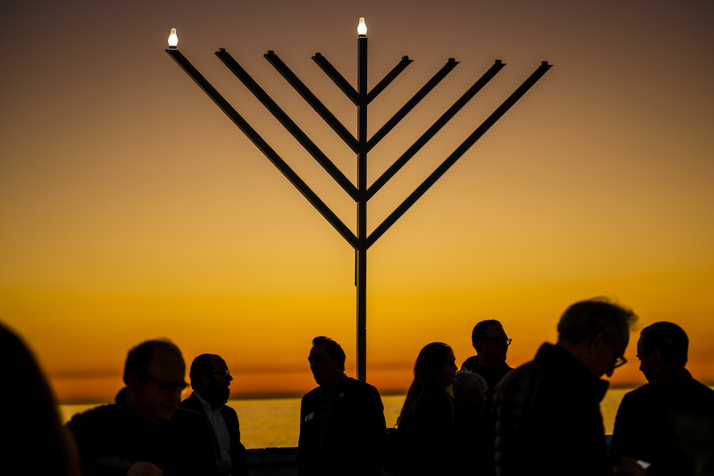 Does Hanukkah observance vary?