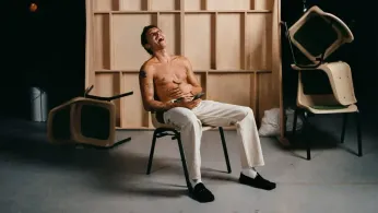 Arón Piper Expands His Creative Reach From ‘Élite’ Stardom to Global Music Stages